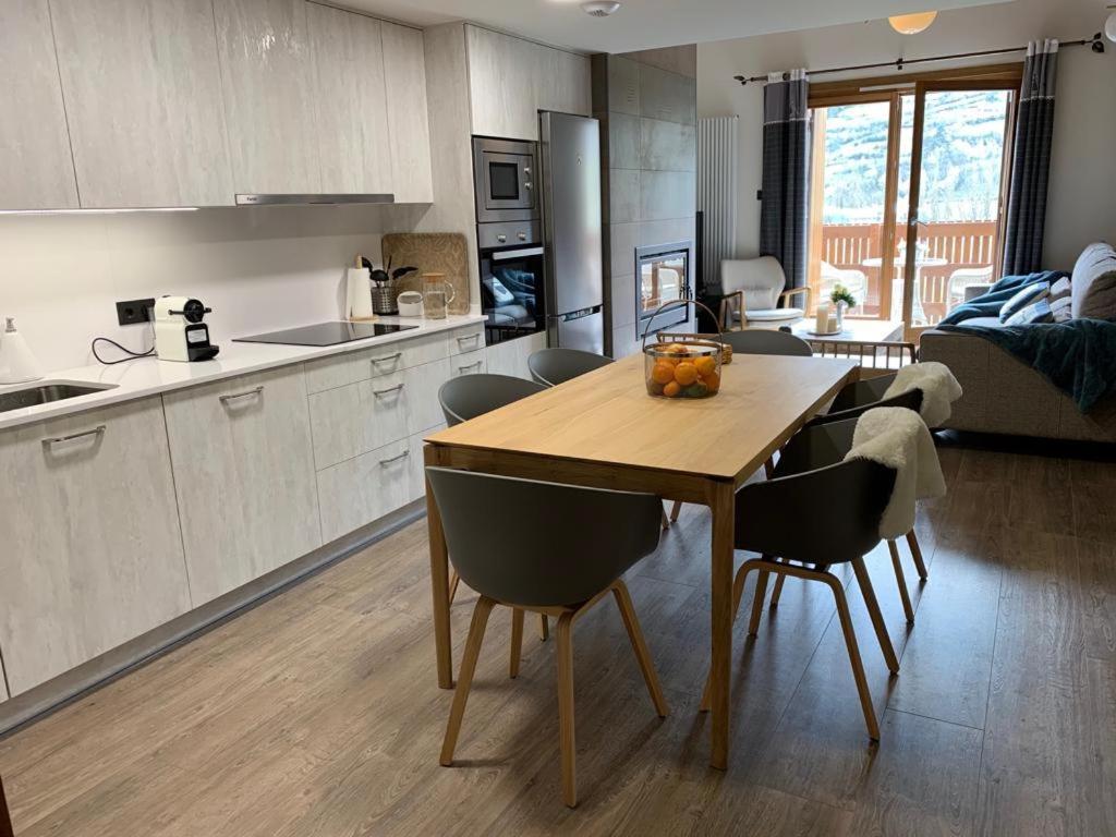 Tuca Del Mont Apartman Benasque Kültér fotó