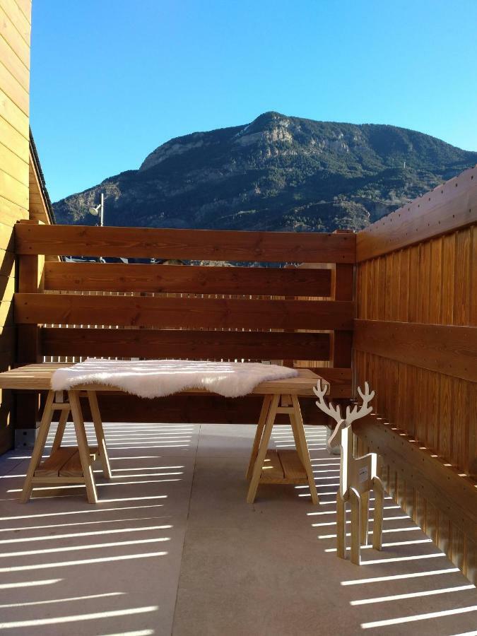 Tuca Del Mont Apartman Benasque Kültér fotó